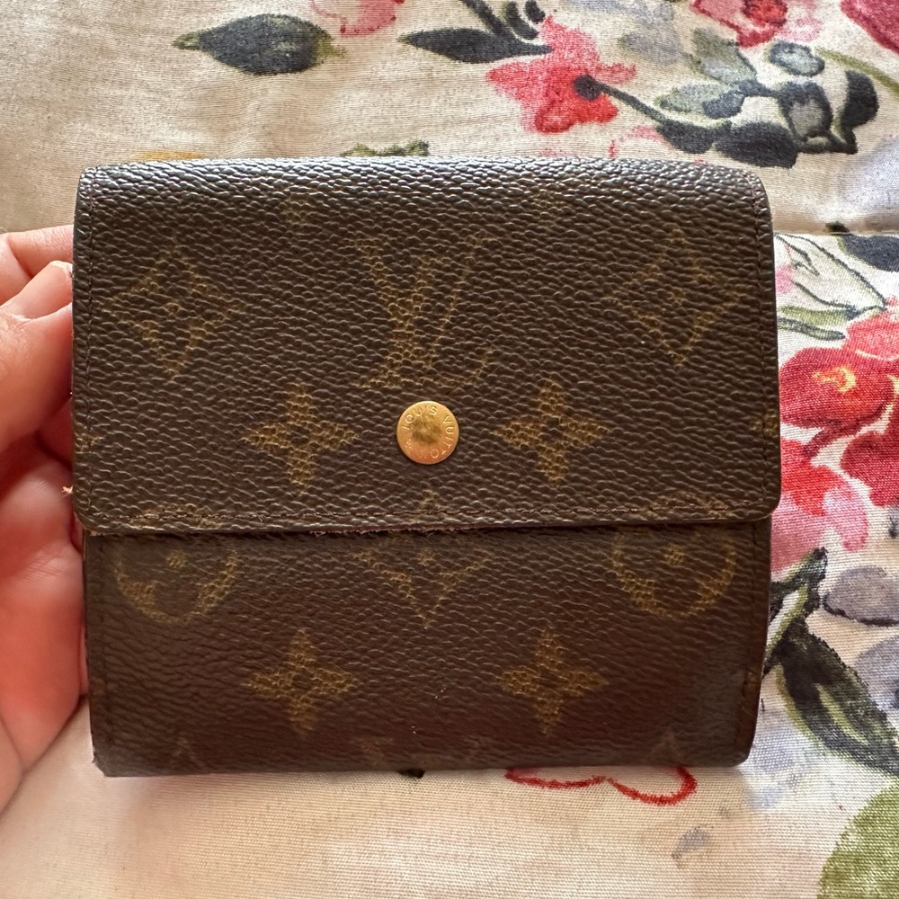 Authentic Louis Vuitton Monogram Portefeiulle Elise Trifold Wallet.